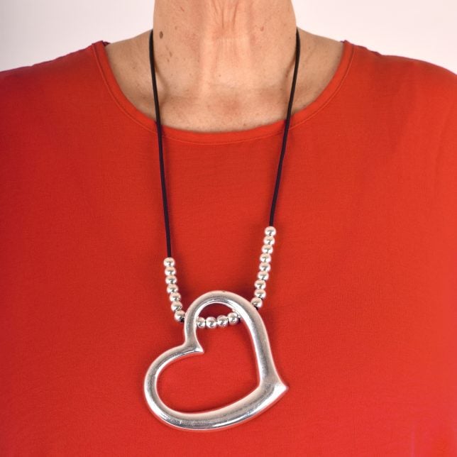 Pikk südamega kaelakee